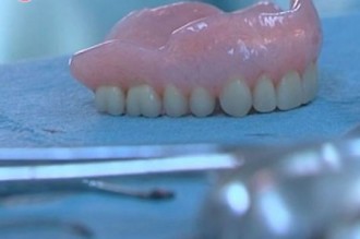 Côte d'Ivoire: Un dentiste arrache le dentier de sa patiente !